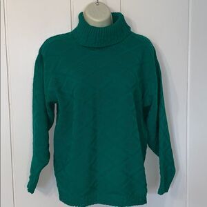 Vtg‎ 70s  Kelly green turtleneck sweater ☘️